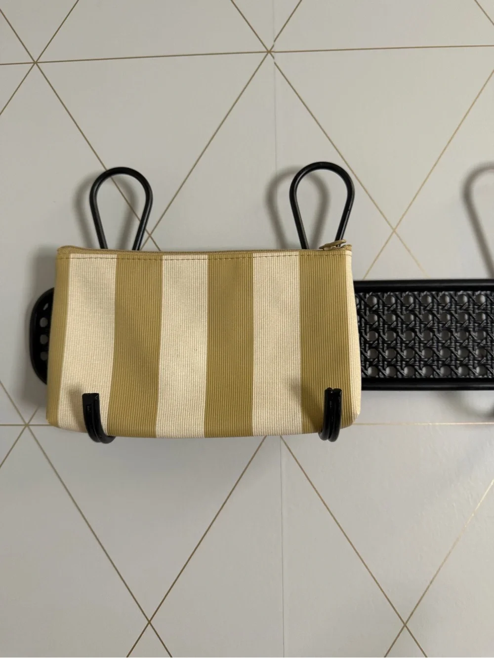 Gloria Vanderbilt Makeup Bag Striped Print Tan Cream Cosmetic Travel Pouch EUC